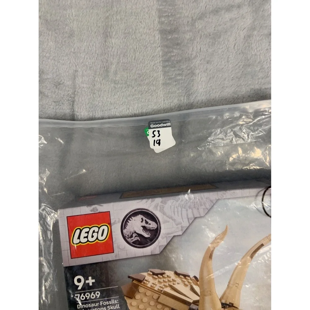 Lego 76969 Complete Set 468 Pieces Tan Plastic Includes Information Plaque - Picture 7 of 7